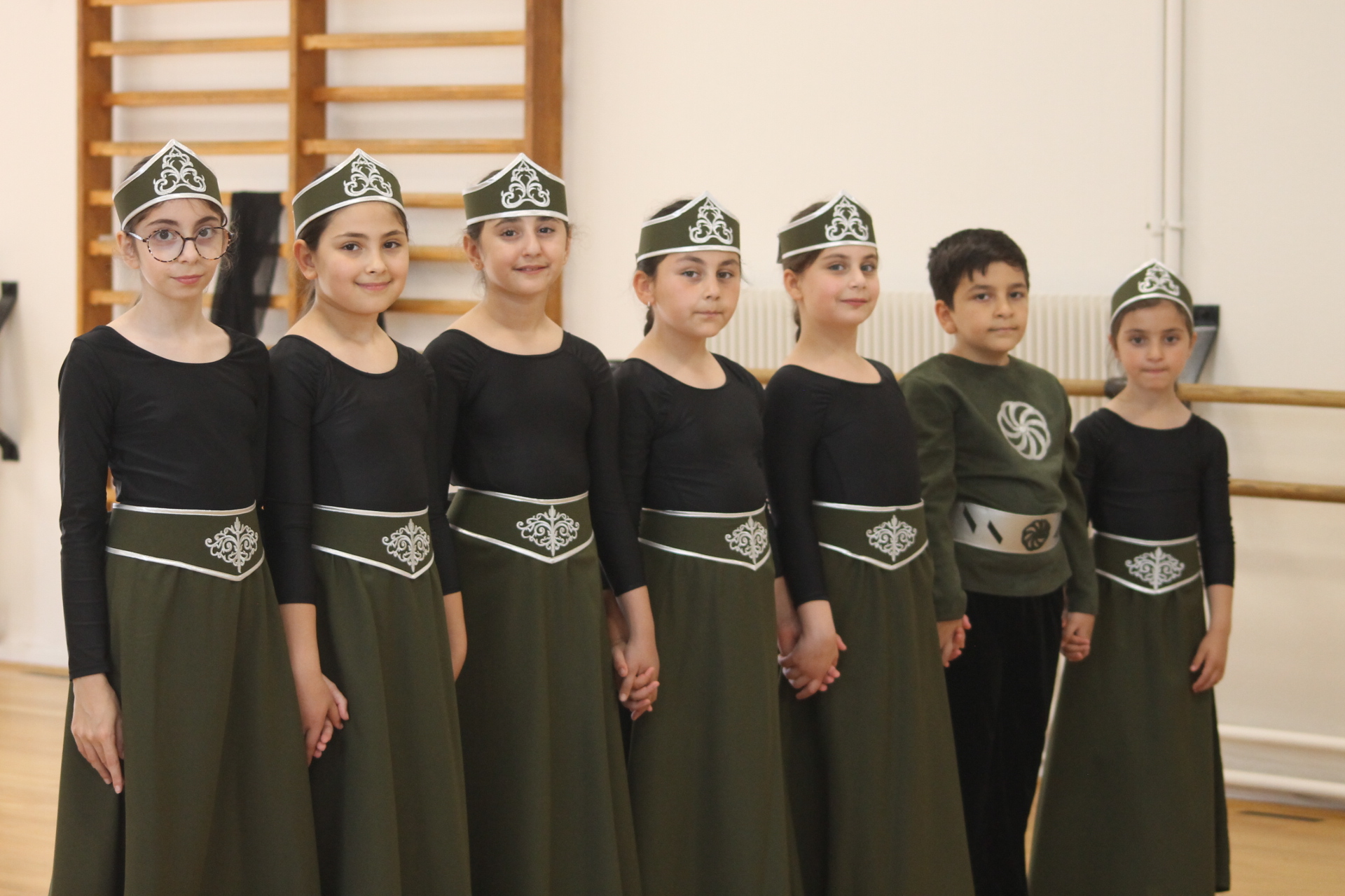 Jeunes danseurs du groupe Avetis Dance