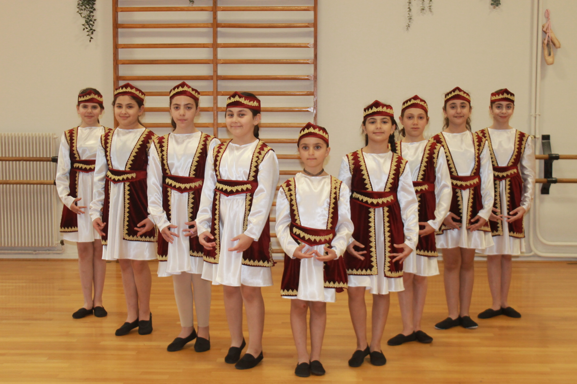 Danseurs et danseuses du groupe Avetis Dance