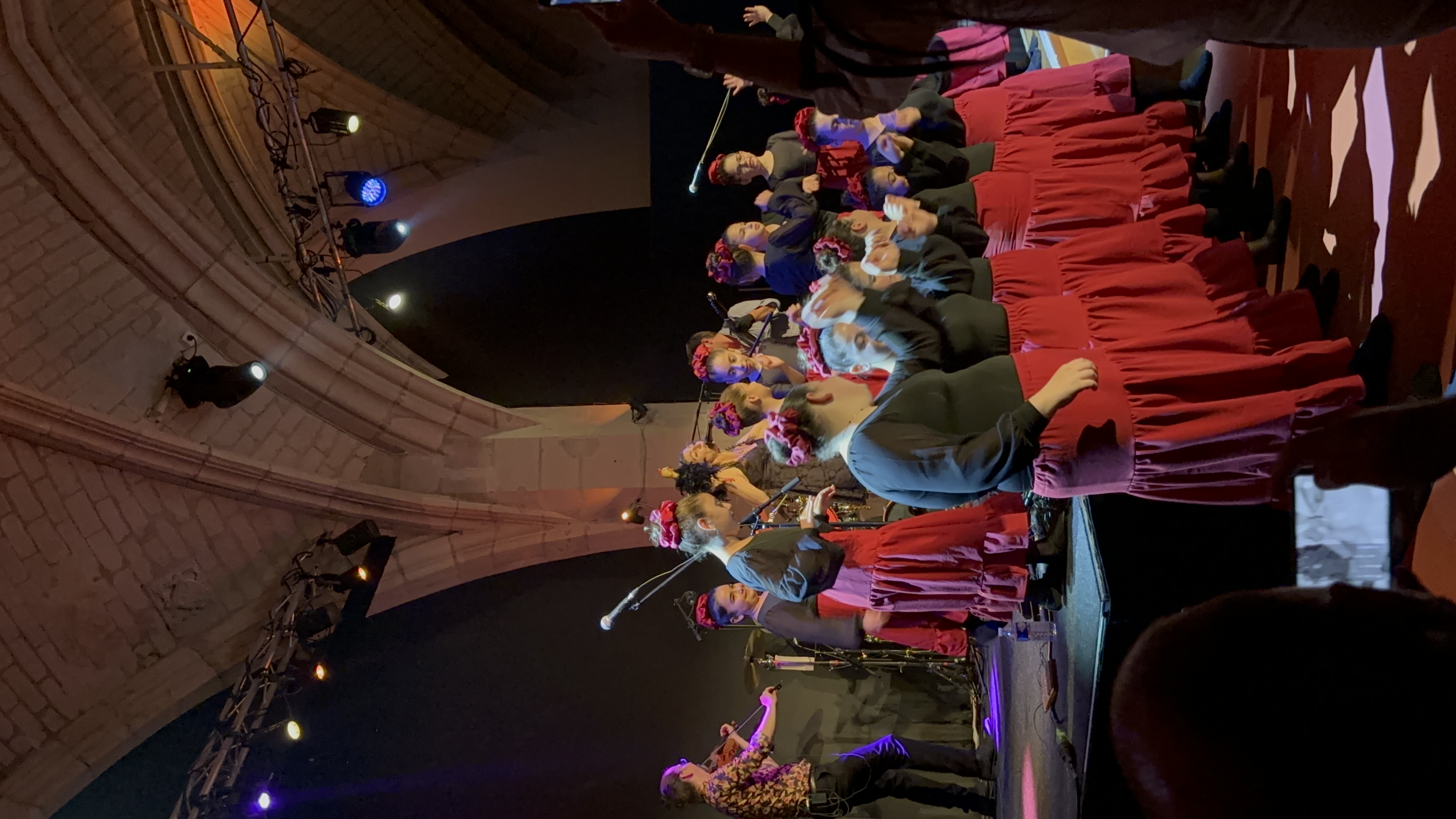 Les élèves de l'UAC sur la scène de la salle Ockeghem