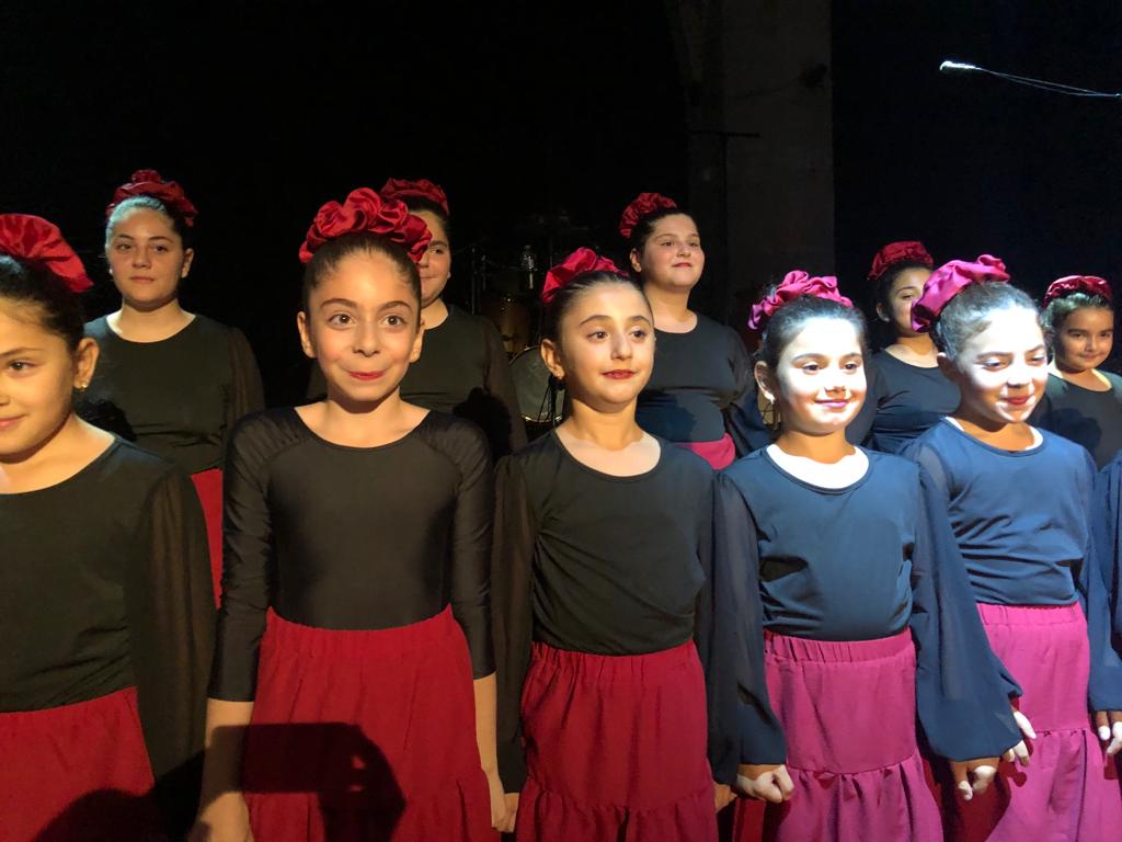 Les élèves de l'UAC sur la scène de la salle Ockeghem